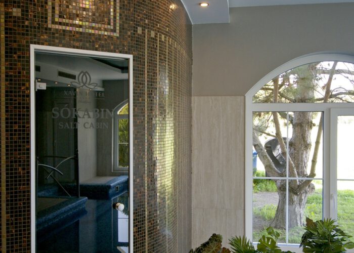 Xavin Hotel megújult wellness részleg - sókabin bejárat