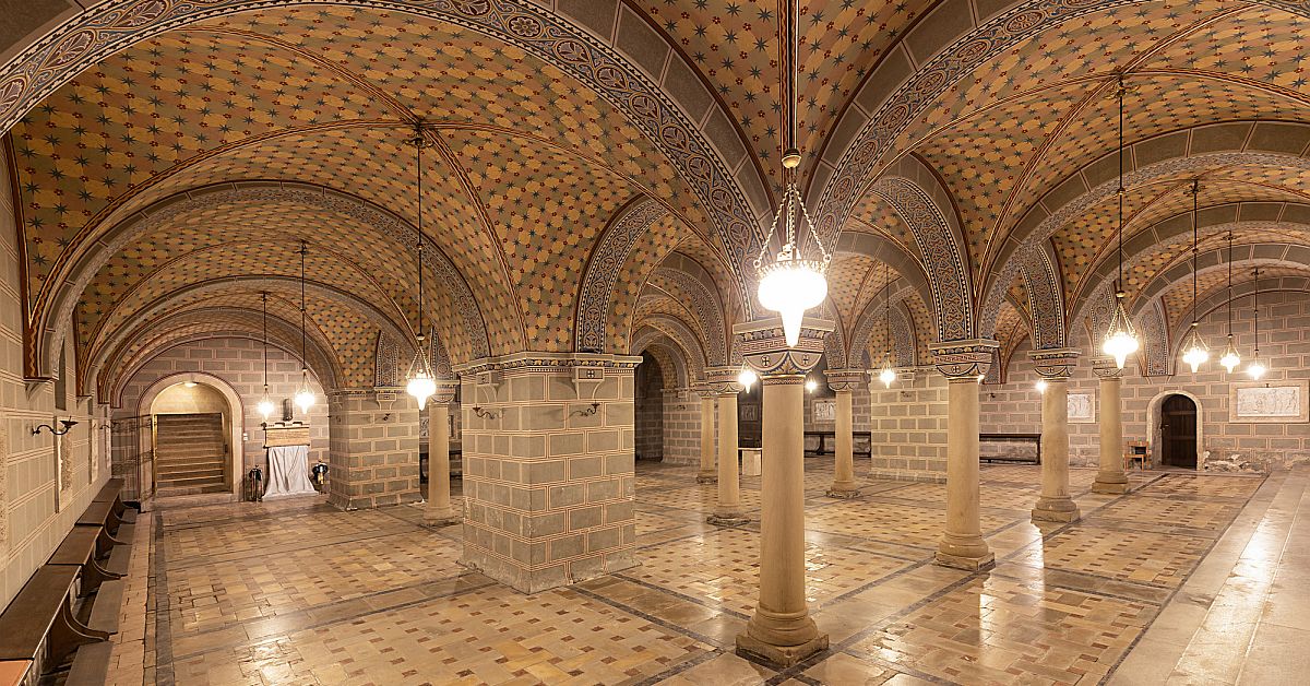 Velünk élő történelem, séta a Pécsi Székesegyház körül és az altemplomban, 2025.11.08. 10:00